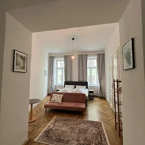 central-located-flat.vienna-besthotels.com/